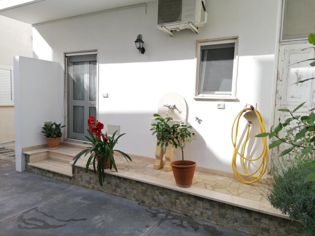 Casa Low Cost Tuglie Luaran gambar