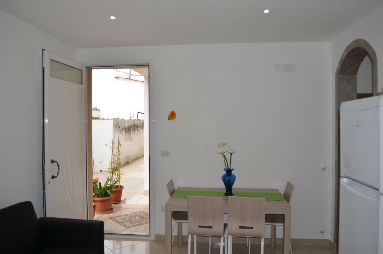 Casa Low Cost Tuglie Luaran gambar